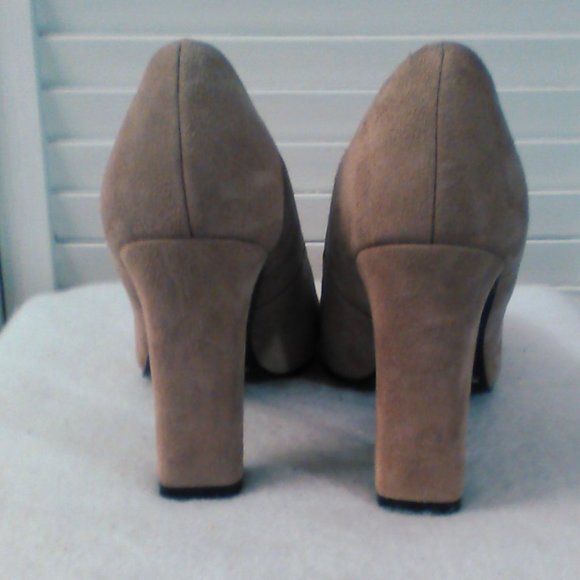 White House/Black Market 6 Theo Camel Suede Heels - Picture 4 of 5
